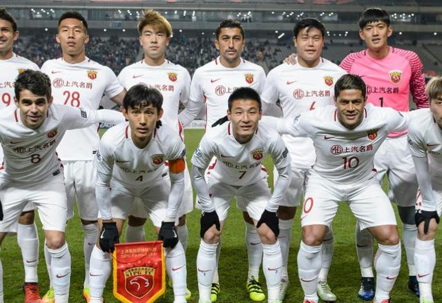 今夏28岁的阿兹蒙租借加盟罗马一个赛季，包含买断条款。
